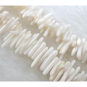 chip coral bead, dyed, white, approx 4-12mm, 16 inch