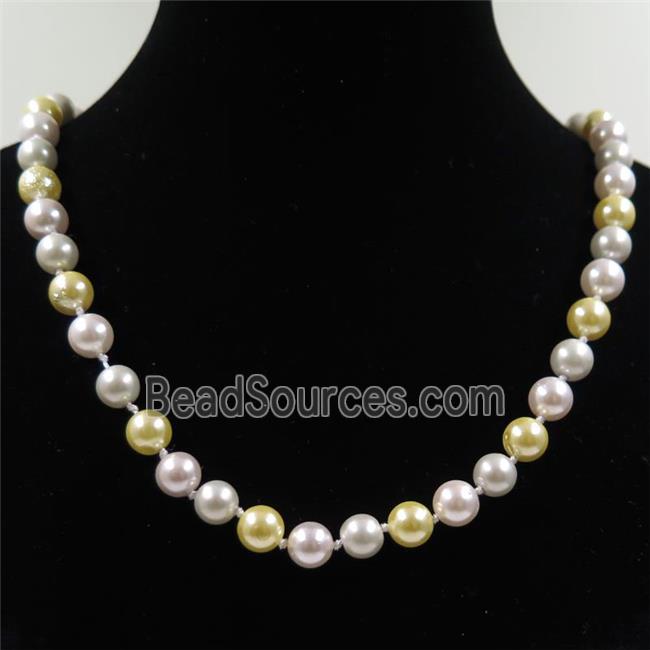 Pearlized Shell knoted necklace with clasp, round