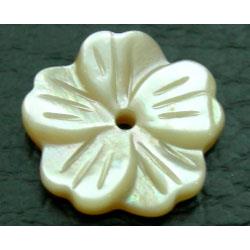 Mother of pearl flower pendant