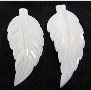 shell pendant, leaf, approx 30-70mm